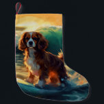 Meia De Natal Pequena Cavalier King Beach Surfing Painting<br><div class="desc">Mergulhe no mundo lúdico da aventura canina com esta pintura cativante. Um cão espirituoso leva às ondas, cavalgando habilmente o surf numa praia beijada pelo sol. A vibrante trabalho de arte capta lindamente a essência do entusiasmo de praia enquanto o cachorro anda sem medo das ondas, incorporando o espírito de...</div>