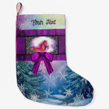 Cavalo com Faixa de Férias e Cena de Inverno