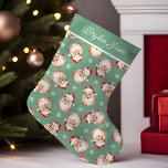 Meia De Natal Pequena Green Vintage Retro Santa Claus Personalizado<br><div class="desc">Adicione um toque clássico ao seu decoro de férias com esta vintage verde que o Papai Noel personalizou o estoque de Natal. Com Papais noeis retrorreflectores encantadores com flocos de neve festivos sobre fundo sólido, essa estocagem é perfeita para criar uma atmosfera nostálgica de Natal. Personalize-o com um nome para...</div>