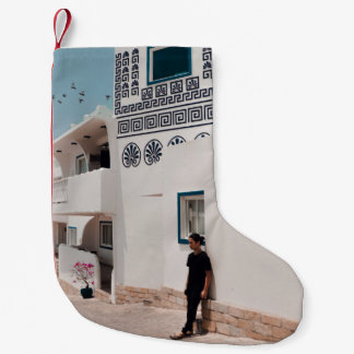 Meia De Natal Pequena Homem magro na casa de concreto