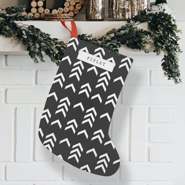 Meia De Natal Pequena Padrão Geométrico de Chevron Preto e Branco (Black and white geometric Christmas stocking by Guava, featuring custom name typewriter font design)