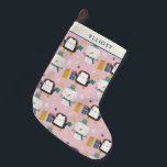 Meia De Natal Pequena Pinguins de inverno e Snowman, cor-de-rosa, bonito<br><div class="desc">Estilo divertido kawaii padrão de inverno com pinguins bonitinhos e bonitinhos de neve em rosa,  personalizados com seu nome.</div>