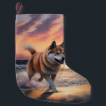 Meia De Natal Pequena Sandy Paws Akita Dog em Beach Sunset<br><div class="desc">Mergulhe na beleza tranquila do nosso cão "Sandy Paws and Sunset Hues" na design do pôr do sol da praia. Esta cena cativante captura a essência de uma noite perfeita na costa, com um companheiro leal canino desfrutando das areias ouros e das lutas respiratórias do sol. Quer você seja um...</div>