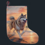 Meia De Natal Pequena Sandy Paws Alaskan Malamute Dog em Beach Sunset<br><div class="desc">Mergulhe na beleza tranquila do nosso cão "Sandy Paws and Sunset Hues" na design do pôr do sol da praia. Esta cena cativante captura a essência de uma noite perfeita na costa, com um companheiro leal canino desfrutando das areias ouros e das lutas respiratórias do sol. Quer você seja um...</div>
