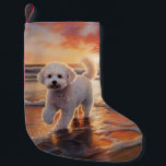 Meia De Natal Pequena Sandy Paws Bichon Frise Dog em Beach Sunset<br><div class="desc">Mergulhe na beleza tranquila do nosso cão "Sandy Paws and Sunset Hues" na design do pôr do sol da praia. Esta cena cativante captura a essência de uma noite perfeita na costa, com um companheiro leal canino desfrutando das areias ouros e das lutas respiratórias do sol. Quer você seja um...</div>