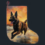 Meia De Natal Pequena Sandy Paws Cachorro Malinois Belga em Beach Sunset<br><div class="desc">Mergulhe na beleza tranquila do nosso cão "Sandy Paws and Sunset Hues" na design do pôr do sol da praia. Esta cena cativante captura a essência de uma noite perfeita na costa, com um companheiro leal canino desfrutando das areias ouros e das lutas respiratórias do sol. Quer você seja um...</div>