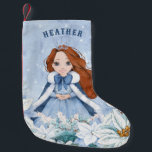 Meia De Natal Pequena Snowy Winter Red Haired Princess<br><div class="desc">Este adorável inverno de neve Princesa estocada apresenta uma bela princesa jovem com cabelo vermelho vestindo um vestido azul e branco com floco de neve e capa quente com pelo. A princesa está cercada por poinsettias. Você pode personalizar com o nome da sua princesa!</div>