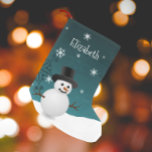 Meia De Natal Pequena Teal Snowman Winter Scene Christmas Stocks<br><div class="desc">Adicione um toque caprichoso à sua manga nesta temporada de férias com um Teal Snowman Winter Scene Christmas Stocking personalizado. O design de estoque apresenta um boneco de neve feliz em uma cena de ventania de neve contra um fundo de neve cheio de cor correspondente a flocos de neve. Itens...</div>