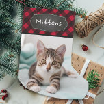 Meia De Natal Pequena Xadrez Vermelho Russo de Foto Pet Cat Personalizad<br><div class="desc">Decore sua casa e estrague seu animal favorito com este super fofo e divertido Natal personalizado com fotos de gatos em um design de xadrez de verificação de búfalos vermelho e preto. Perfeito para cães e gatos, faz um tesouro para celebrar o filhote ou gatinho especial no primeiro Natal. Estocar...</div>