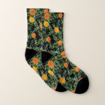 Meias Casamento Floral Laranja e Gótico Negra<br><div class="desc">Lindos convites de casamento florais Laranja e Gótica Negra e rosa com abundância de verde. Perfeito para um tema floral ou casamento branco tradicional no Primavera ou Verão. Personalize a cor e o texto para tornar este convite de casamento seu!</div>