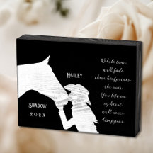 Memória do cavalo cita capas pretas