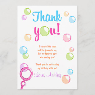 Menina de festa de aniversário dos cartões de