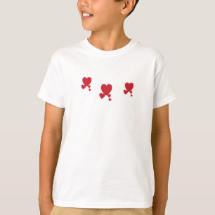 Menina do t-shirt dos corações do dia de Valenti