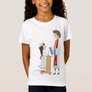 Menina recebendo camiseta de garotas Religiosas da