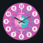 Meninas aprendem a dizer relógio de nome do aqua r<br><div class="desc">Codificado colorido do relógio gráfico de parede para ajudar seu filho a ler um relógio. Este apoio pedagógico colorido inclui minutos e horas e passadas e a brincadeira de fazer da criança de contar o tempo. Clock colorido em pinks, aqua e branco com uma borboleta branca e pode ser personalizado...</div>