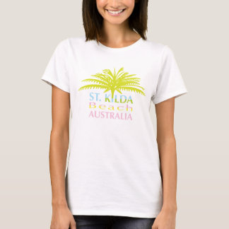 Meninas do t-shirt da praia de St.Kilda