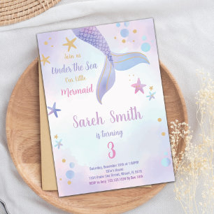 Meninas editáveis sob o cartão de festas marítimas