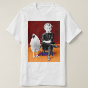 Menino de fumo com t-shirt da galinha