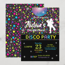 Menino do convite de aniversário da dança do disco