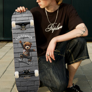 Meninos Skateboard Teddy Bear Brick Wall Name