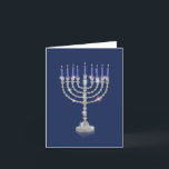 Menorah Bling Blue Candles - Cartão de Nota Chanuk<br><div class="desc">Sobre este item * DENTRO GREETING DIZ - Happy Chanukah * SIZE - Alguns estilos estão disponíveis em vazio ou com um dentro de saudação. Ajustados perfeitamente em um envelope de envio de papel elegante e resistente de 5" x 7" com uma aba pontiaguda. * Papel de carta perfeito e...</div>