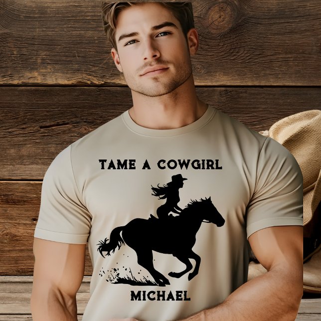 Men's Tame a Cowgirl Girl on Horse T-Shirt (Criador carregado)