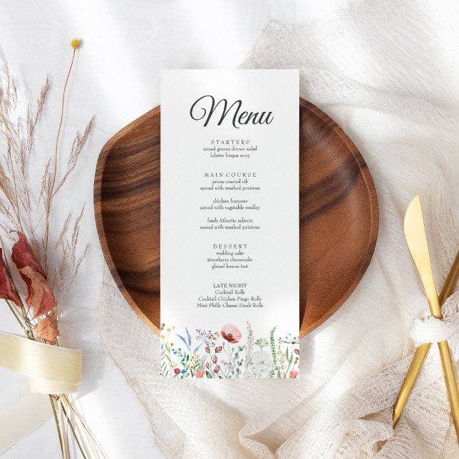 Menu Cardápio de Casamento em Prado de Flores Silvestre (Boho Wildflower Meadow Wedding Menu Card on a boho wedding table.)