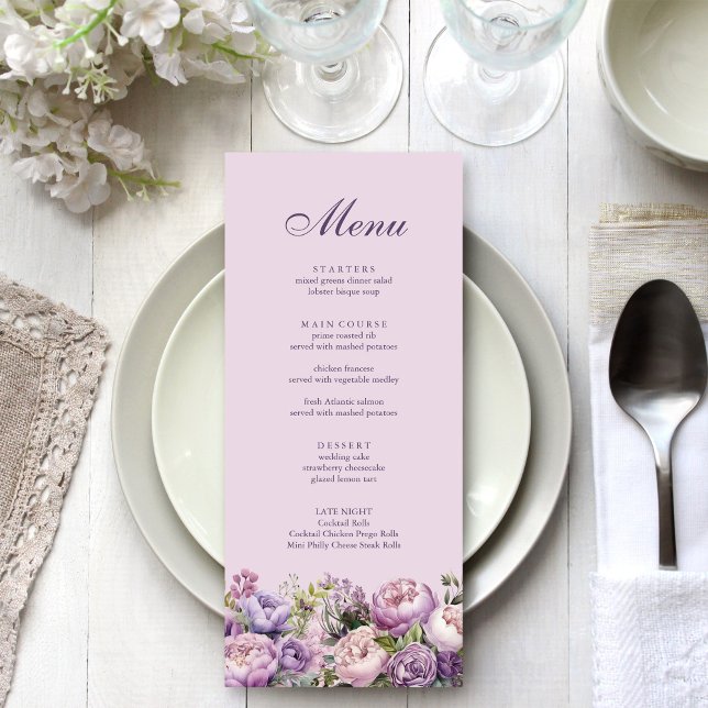 Menu Cardápio de Casamento Floral Lilás Boho (Boho Lilac Floral Wedding Menu on white and silver wedding table.)
