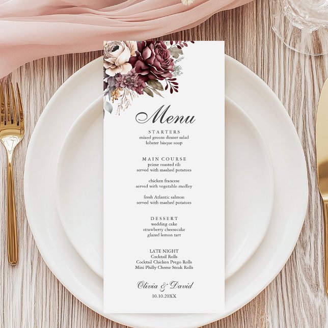 Menu Cardápio de Casamento Floral Verde Salvia e Borgon (Sage Green & Burgundy Floral Wedding Menu on an elegant wedding table.)