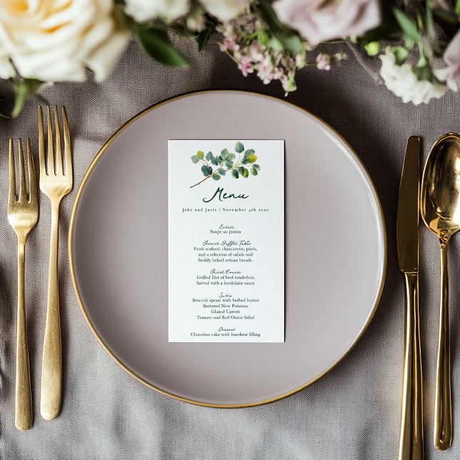 Menu de casamento branco e verde do eucalipto (Eucalyptus greenery wedding menu card with elegant script and minimalist design.)