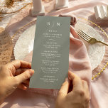 Menu Mínimo e Chic | Sage Green Wedding<br><div class="desc">Estes elegantes e modernos cartões de cardápio de casamento ou cartões de menu de janto de ensaio apresentam um simples design de texto verde-sábio e branco que expele o estilo minimalista. Adicione suas iniciais ou monograma para torná-las completamente suas.</div>