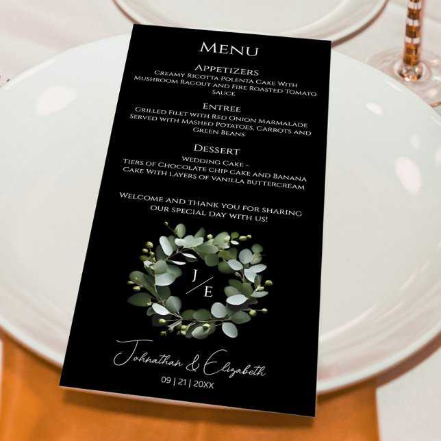 Menu Monograma Moderno Eucalyptus Wreath | Branco (Black Modern Monogram Eucalyptus Wreath Wedding Menu)