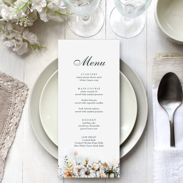 Menu Pumpkin branco e Cartão-menu de flores selvagens (White Pumpkin and Wildflowers Wedding Menu Card on a beautiful white and silver dinner table.)