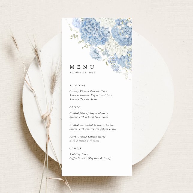 Menu Recepção de Casamento com Jantar Floral Azul Desbo (Dusty blue white hydrangea wedding sign menu, reception dinner menu card, neutral plate indoors)