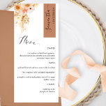 Menu Terracotta Peach Blush Personalize com o nome de c<br><div class="desc">Porquê gastar cartões de lugar e cartões de menu quando pode ter um Menu elegante All-in-one personalizado com cada nome de convidado! Design contemporâneo, simples e elegante com detalhes florais de cor d'água refinados numa bela mistura de pêssego, laranja, escamudo, coral empoeirado, creme e tons de champanhe. Elementos modernos de...</div>