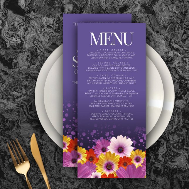Menu Visitas Elegantes com Casamento com Glitter Roxo (Elegant Daisies with Purple Glitter Wedding Menu Rack Card Cover Photo.)
