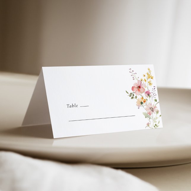 Mesa Cartão de Local de Casamento com Flores Silvestres (Boho meadow wildflower wedding place card with pastel watercolor florals and airy minimal typography)