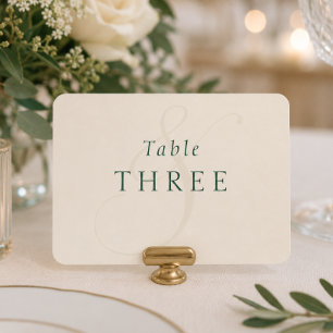 Mesa de casamento com monograma em ouro verde esme