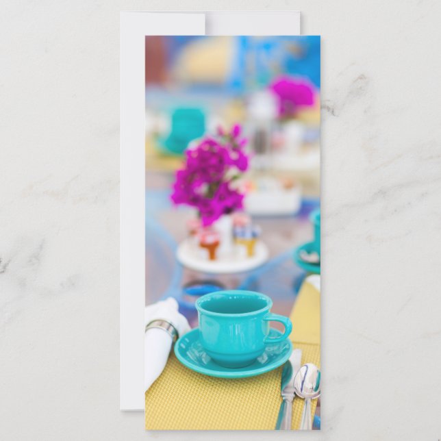 Mesa servida no restaurante (Frente)