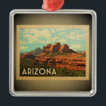 Metal Viagens vintage de Ornamento de arizona<br><div class="desc">Um ornamento de Arizona legal estilo vintage com uma bela cena da natureza de rochas vermelhas.</div>