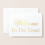 Metalizado Bem-Vindo Ao Cartão De Folha Da Equipe<br><div class="desc">Esta bela placa de saudação apresenta um design perfeito para qualquer novo membro do grupo. A placa é feita de materiais de alta qualidade e apresenta um design de folha de alumínio na frente. A dentro do cartão pode ser personalizada para adicionar sua própria mensagem pessoal.</div>