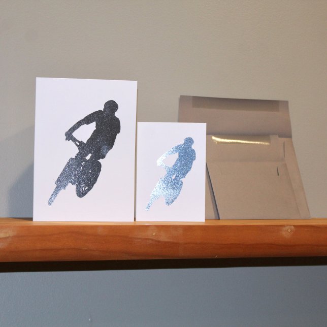 Metalizado Cartão de silhueta de montanha (Two sizes of Mountain Biking Silhouette foil cards.)