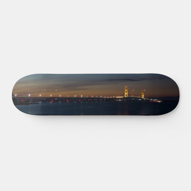 Mighty Mac No Skateboard Do Pano Noturno (Horz)