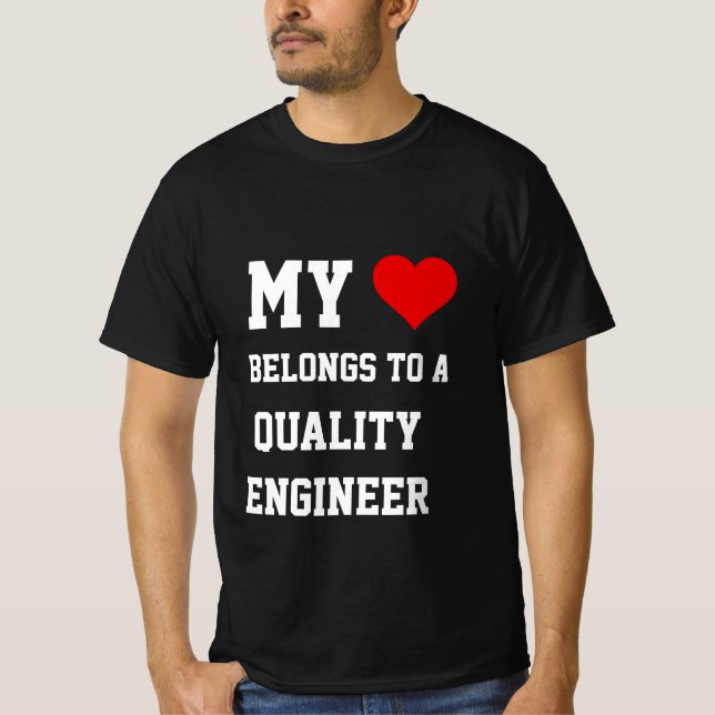 Minha Camiseta Pertence a um Engenheiro de Qualida (Frente)