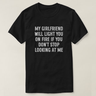 Minha Namorada Vai Te Botar em Chamas Camiseta Div