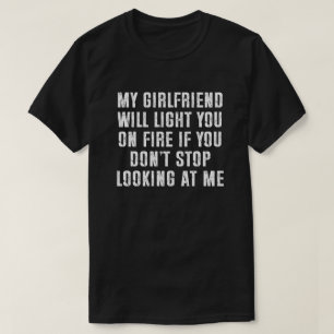 Minha Namorada Vai Te Botar em Chamas Camiseta Div