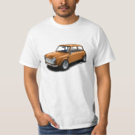 Mini carro alaranjado clássico no t-shirt branco