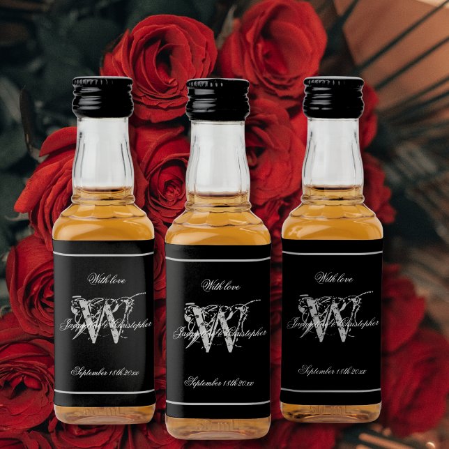 Mini Casamento Chic do Monograma Elegante Preto e  (Black and Silver Elegant Monogram Chic Wedding Mini Liquor Bottle Labels.)