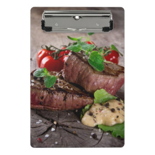 Mini Prancheta Bifes grelhados do churrasco com ervas e os