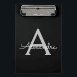 Mini Prancheta Black Silver Modern Script Girly Monographic Name<br><div class="desc">Área de Transferência de Planeamento de Nomes Pretos e Prateados. Isto faz o doce e perfeito aniversário de 16 anos,  casamento,  chá de panela,  aniversário,  chá de fraldas ou festa de solteira presente para alguém que ama luxo de luxo e estilos quíticos.</div>